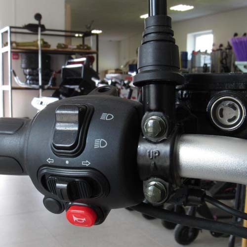 Электросамокат YAKAMA АР-Н0003G белый