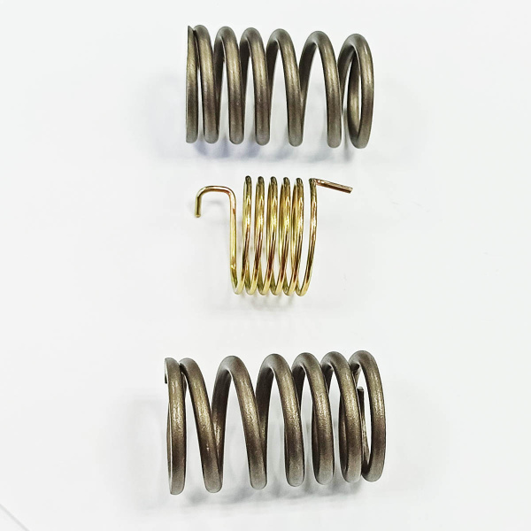 Пружины двигателя C186F комплект