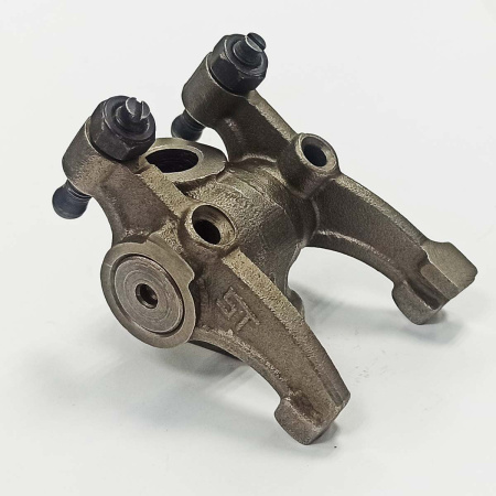 Коромысло двигателя C186F в сборе