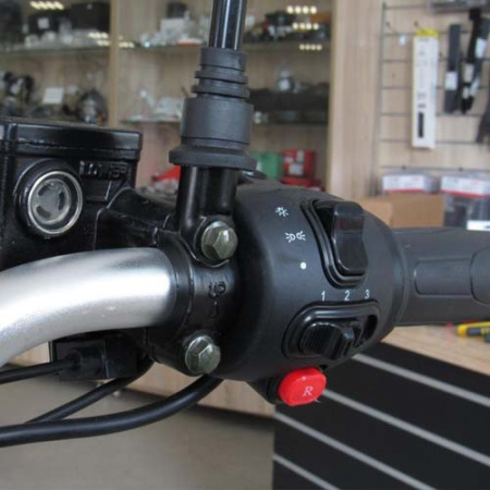 Электросамокат YAKAMA АР-Н0003G белый