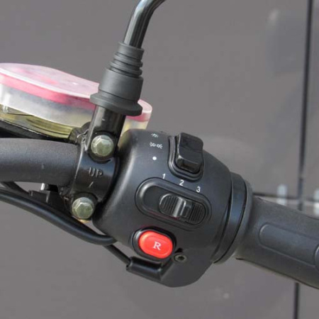 Электросамокат YAKAMA АР-Н0001B белый