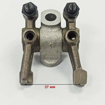 Коромысло двигателя C178F в сборе