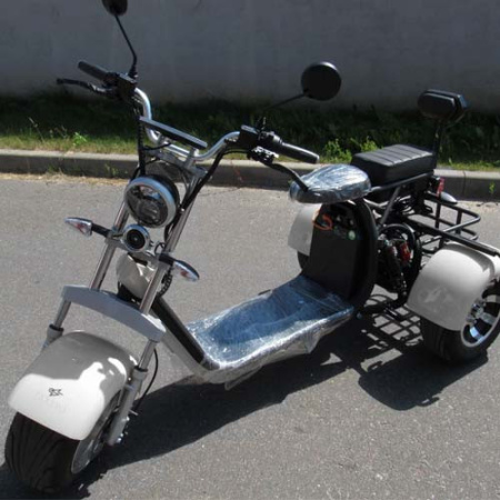 Электросамокат YAKAMA АР-Н0003G белый