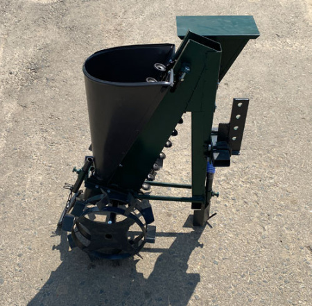 Чеснокосажалка однорядная с дозатором удобрений